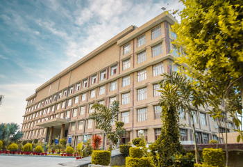 Christ University, Ghaziabad | Best Courses| Admission Process| Faculties| Scholarships| Eligibility Criteria| Fee Structure| Highlights